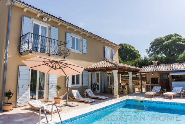 WUNDERSCHÖNE MEDITTERRANE VILLA MIT BEHEIZTEM POOL