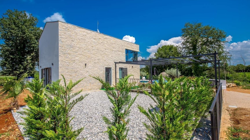 Villa mit Pool und viel Privatsphare - keine Nachbarrn