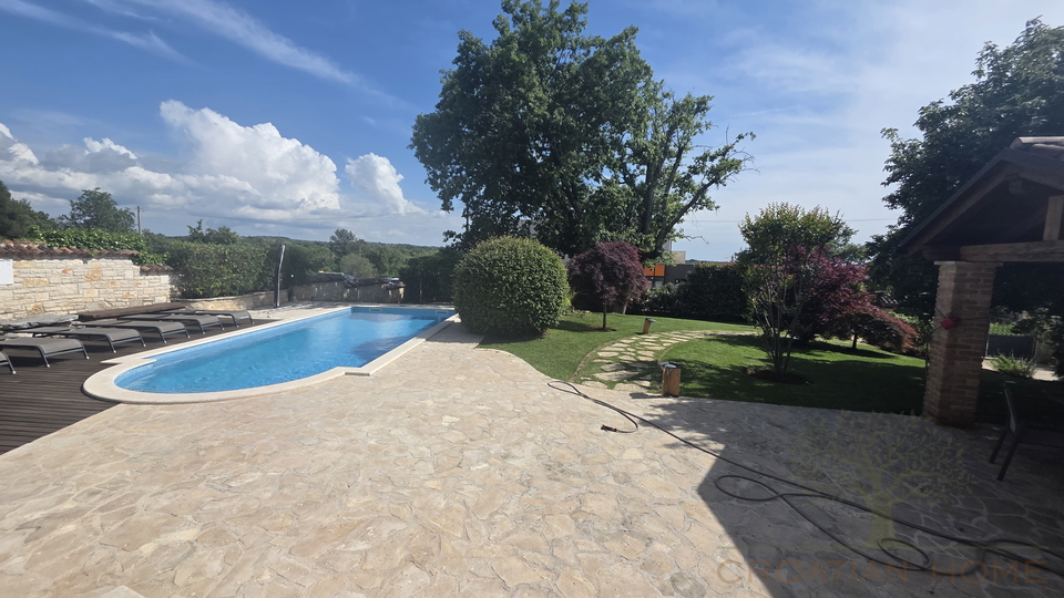 WUNDERSCH&Ouml;NE STEINVILLA MIT POOL UND KLEINER MEERBLICK