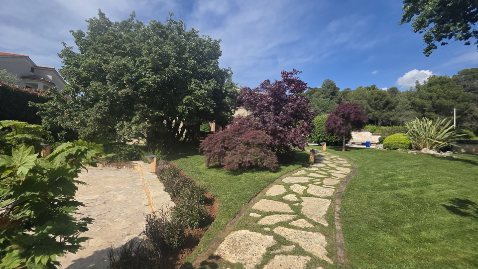 WUNDERSCH&Ouml;NE STEINVILLA MIT POOL UND KLEINER MEERBLICK