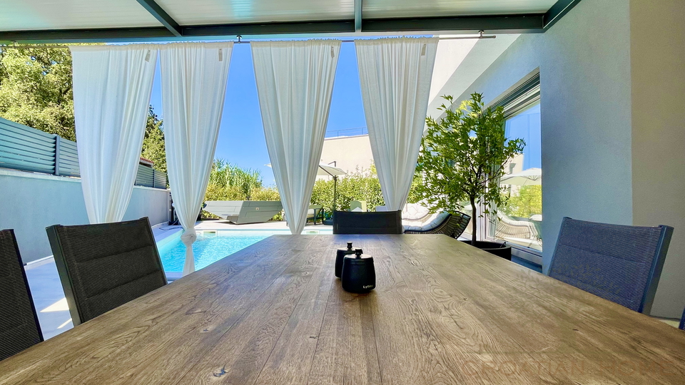 VILLA MIT POOL NUR 80 M VOM MEER MIT MEERBLICK UND GARAGE
