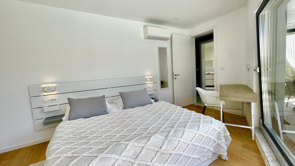 VILLA MIT POOL NUR 80 M VOM MEER MIT MEERBLICK UND GARAGE
