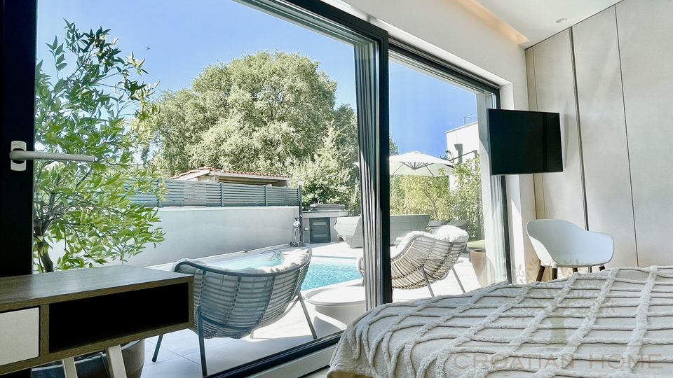 VILLA MIT POOL NUR 80 M VOM MEER MIT MEERBLICK UND GARAGE