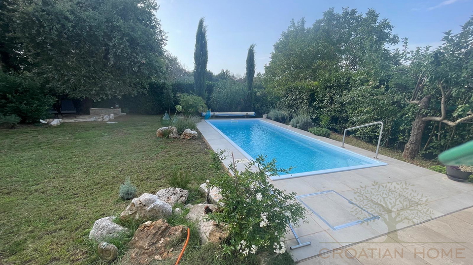 CHARMANTES FERIENHAUS MIT POOL UND GARTENHAUS NUR 2 KM VOM MEER IN RUHIGER LAGE