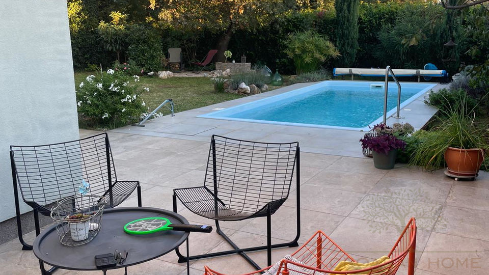 CHARMANTES FERIENHAUS MIT POOL UND GARTENHAUS NUR 2 KM VOM MEER IN RUHIGER LAGE