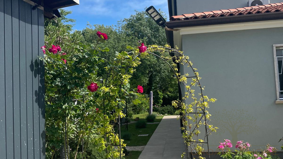 CHARMANTES FERIENHAUS MIT POOL UND GARTENHAUS NUR 2 KM VOM MEER IN RUHIGER LAGE