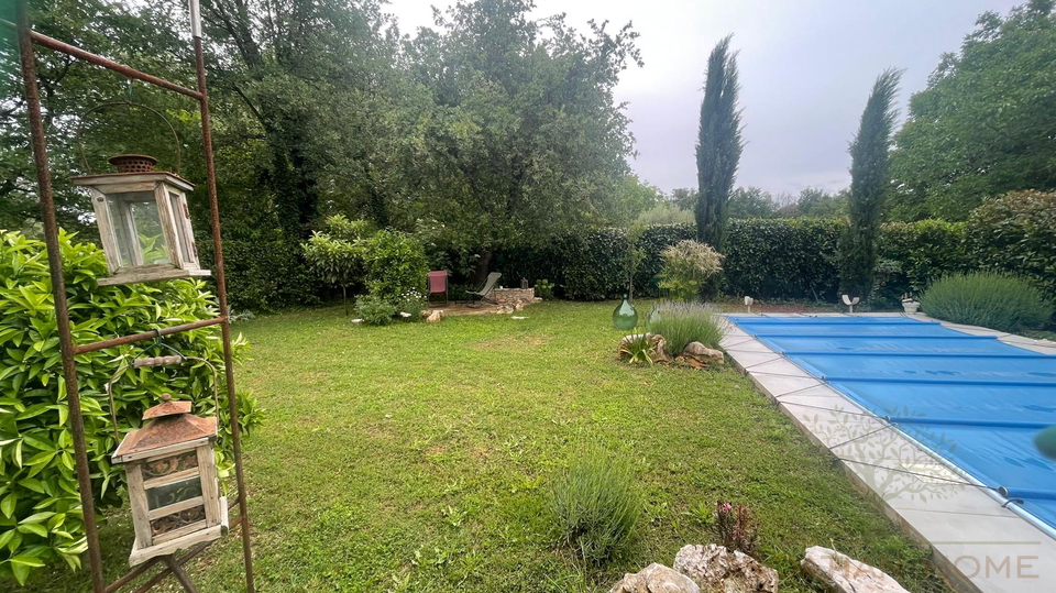 CHARMANTES FERIENHAUS MIT POOL UND GARTENHAUS NUR 2 KM VOM MEER IN RUHIGER LAGE