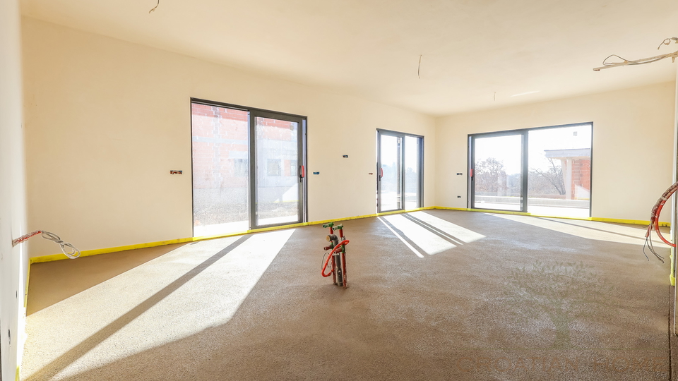 EXCLUSIVE MODERNE VILLA IN RUHIGER LAGE BEI PORE&Ccaron;