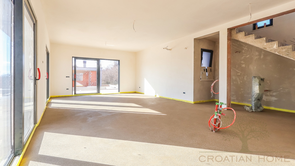 EXCLUSIVE MODERNE VILLA IN RUHIGER LAGE BEI PORE&Ccaron;