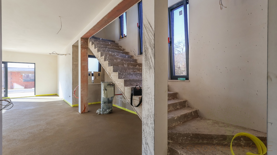 EXCLUSIVE MODERNE VILLA IN RUHIGER LAGE BEI PORE&Ccaron;
