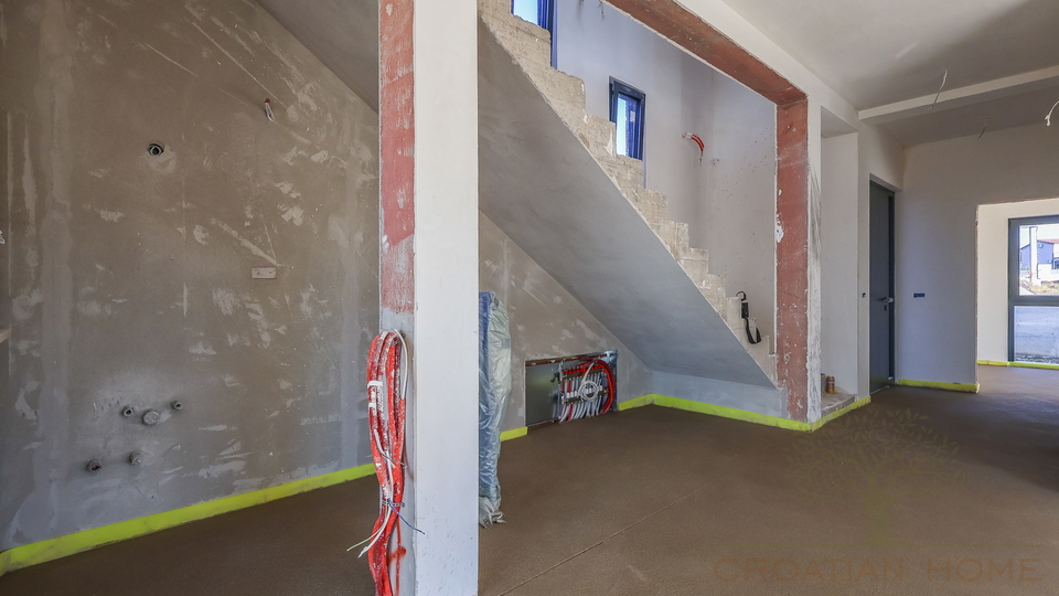 EXCLUSIVE MODERNE VILLA IN RUHIGER LAGE BEI PORE&Ccaron;