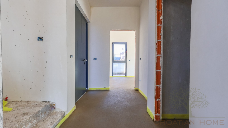 EXCLUSIVE MODERNE VILLA IN RUHIGER LAGE BEI PORE&Ccaron;