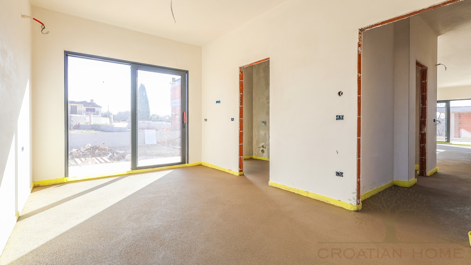 EXCLUSIVE MODERNE VILLA IN RUHIGER LAGE BEI PORE&Ccaron;