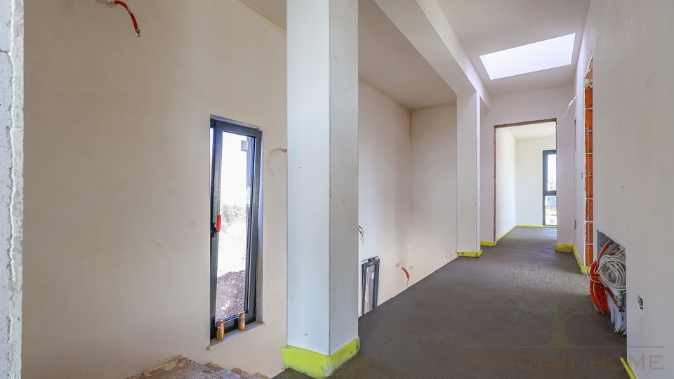 EXCLUSIVE MODERNE VILLA IN RUHIGER LAGE BEI PORE&Ccaron;