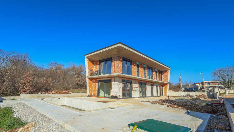 EXCLUSIVE MODERNE VILLA IN RUHIGER LAGE BEI PORE&Ccaron;