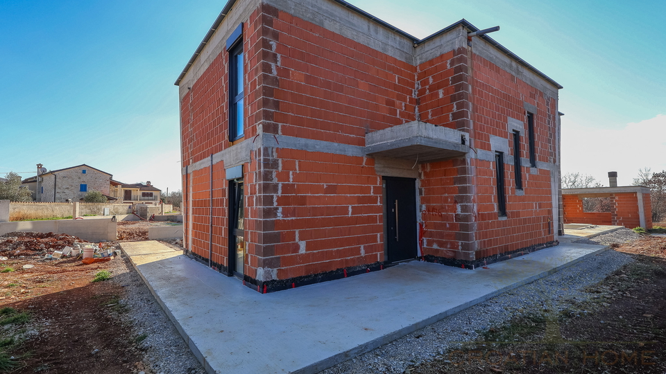 EXCLUSIVE MODERNE VILLA IN RUHIGER LAGE BEI PORE&Ccaron;