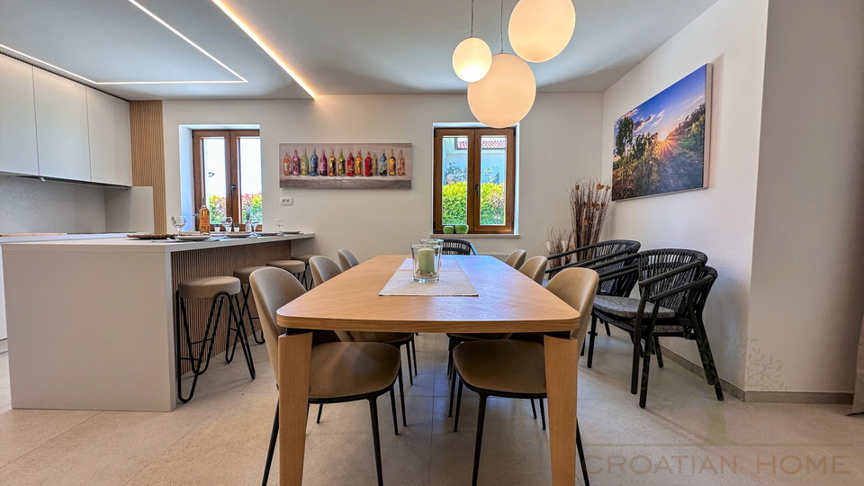 MEDITERRANE VILLA MIT EINLIEGERWOHNUNG UND POOL