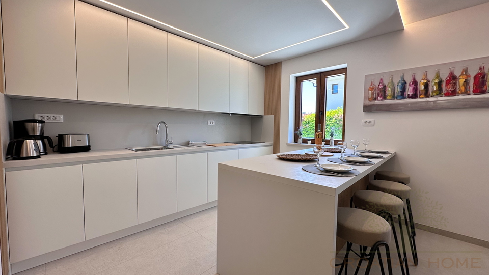 MEDITERRANE VILLA MIT EINLIEGERWOHNUNG UND POOL
