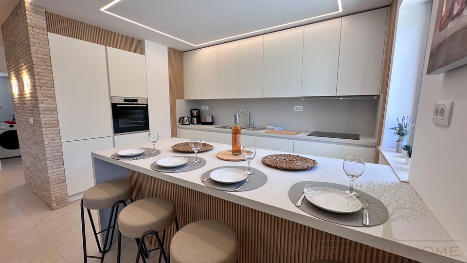 MEDITERRANE VILLA MIT EINLIEGERWOHNUNG UND POOL
