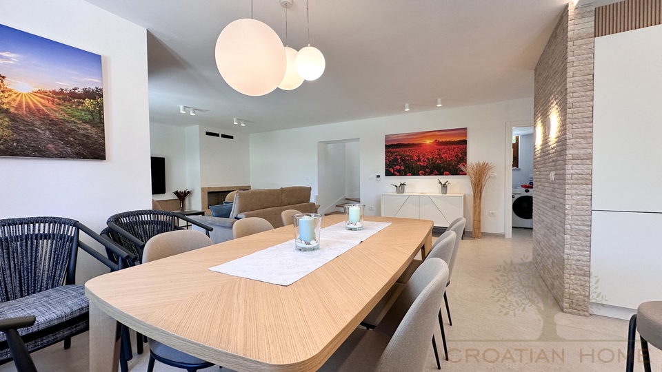 MEDITERRANE VILLA MIT EINLIEGERWOHNUNG UND POOL