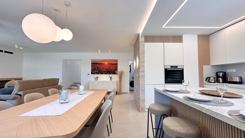 MEDITERRANE VILLA MIT EINLIEGERWOHNUNG UND POOL
