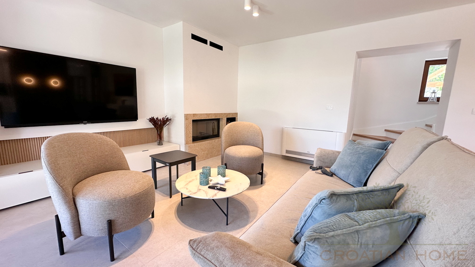 MEDITERRANE VILLA MIT EINLIEGERWOHNUNG UND POOL