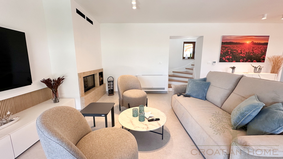 MEDITERRANE VILLA MIT EINLIEGERWOHNUNG UND POOL