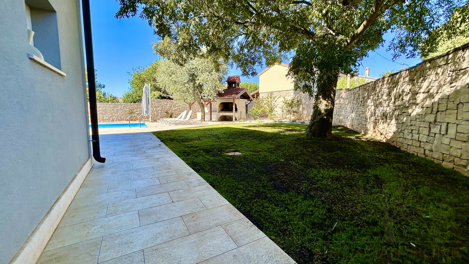 HAUS MIT SALZWASSERPOOL NUR 5 KM VON NOVIGRAD