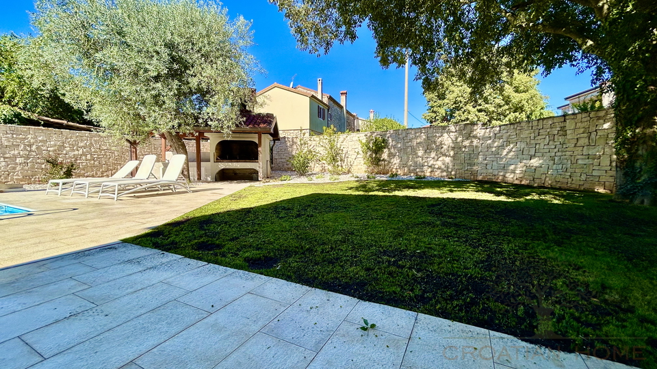 HAUS MIT SALZWASSERPOOL NUR 5 KM VON NOVIGRAD