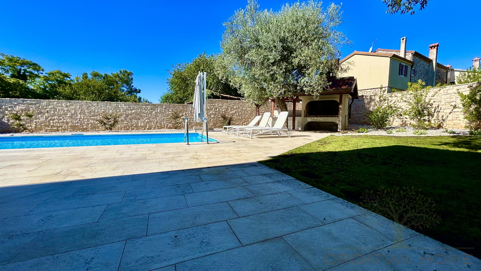 HAUS MIT SALZWASSERPOOL NUR 5 KM VON NOVIGRAD