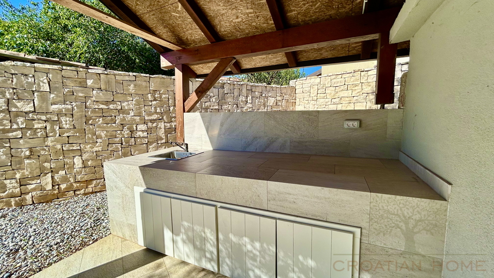 HAUS MIT SALZWASSERPOOL NUR 5 KM VON NOVIGRAD