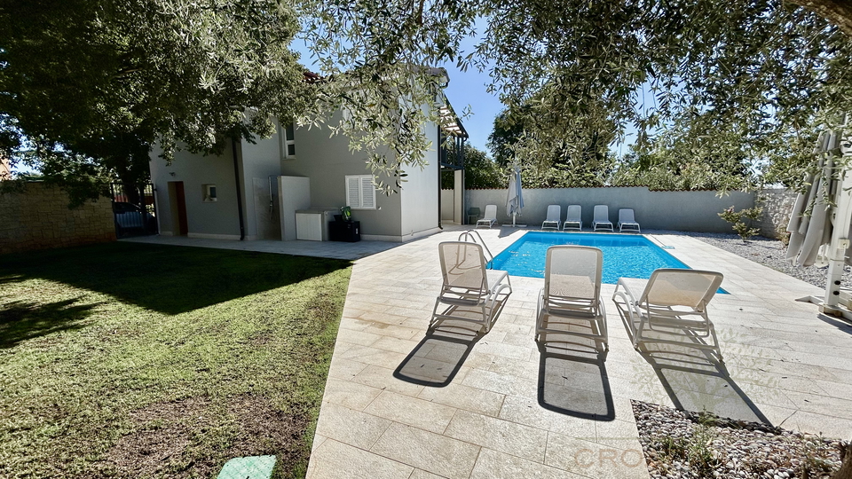 HAUS MIT SALZWASSERPOOL NUR 5 KM VON NOVIGRAD