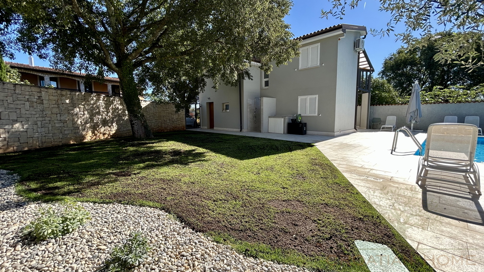 HAUS MIT SALZWASSERPOOL NUR 5 KM VON NOVIGRAD