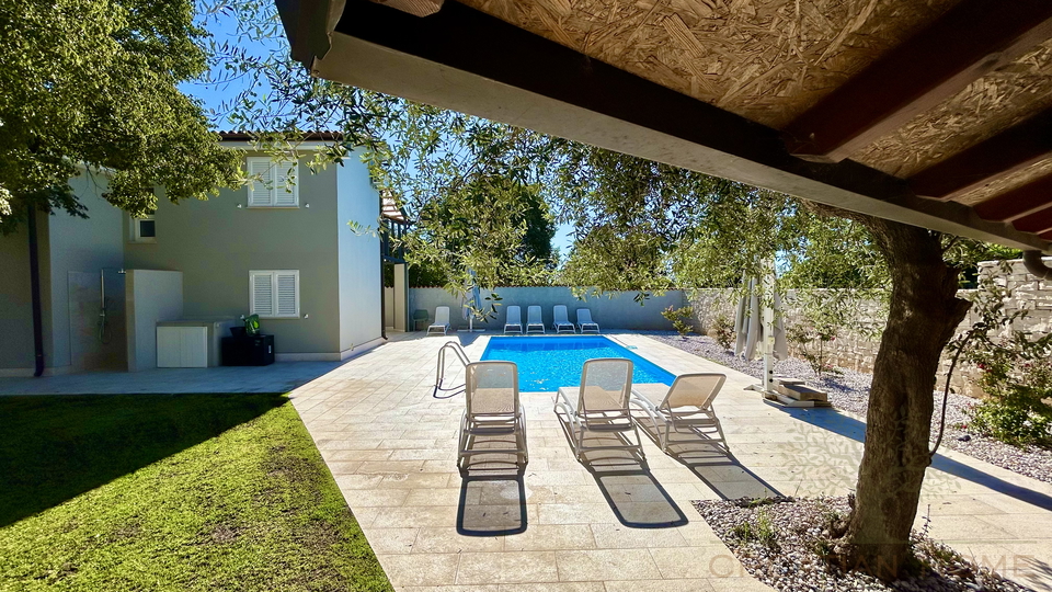 HAUS MIT SALZWASSERPOOL NUR 5 KM VON NOVIGRAD