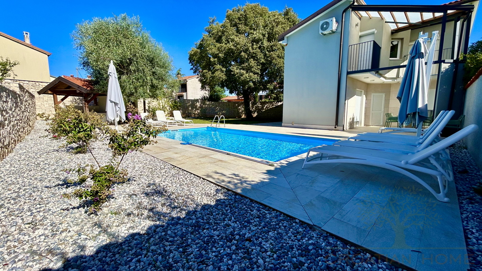 HAUS MIT SALZWASSERPOOL NUR 5 KM VON NOVIGRAD