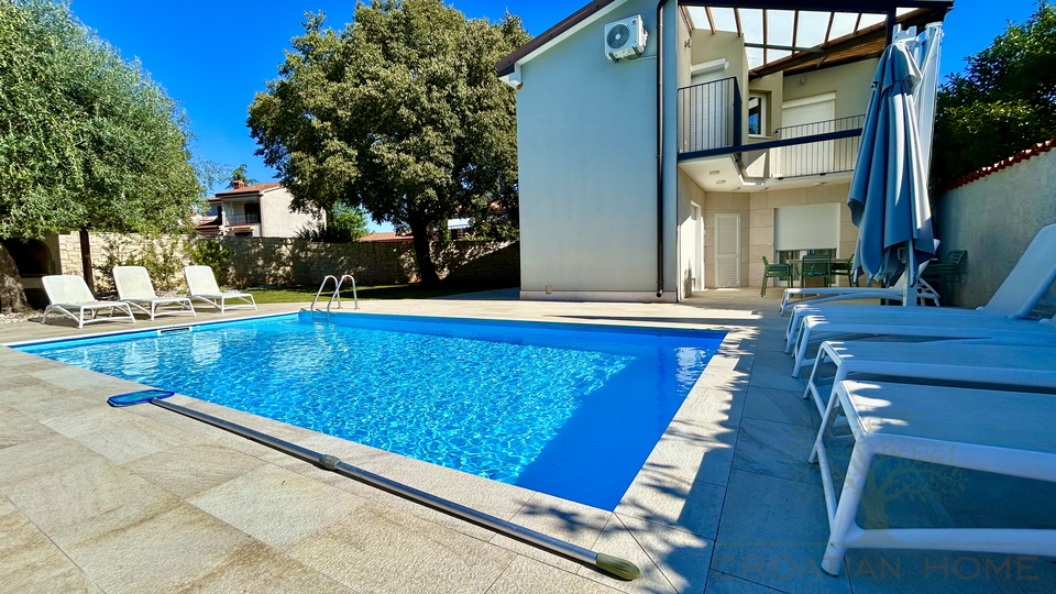 HAUS MIT SALZWASSERPOOL NUR 5 KM VON NOVIGRAD