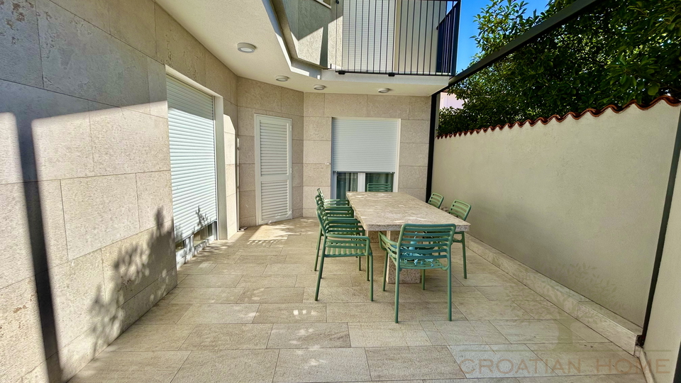 HAUS MIT SALZWASSERPOOL NUR 5 KM VON NOVIGRAD