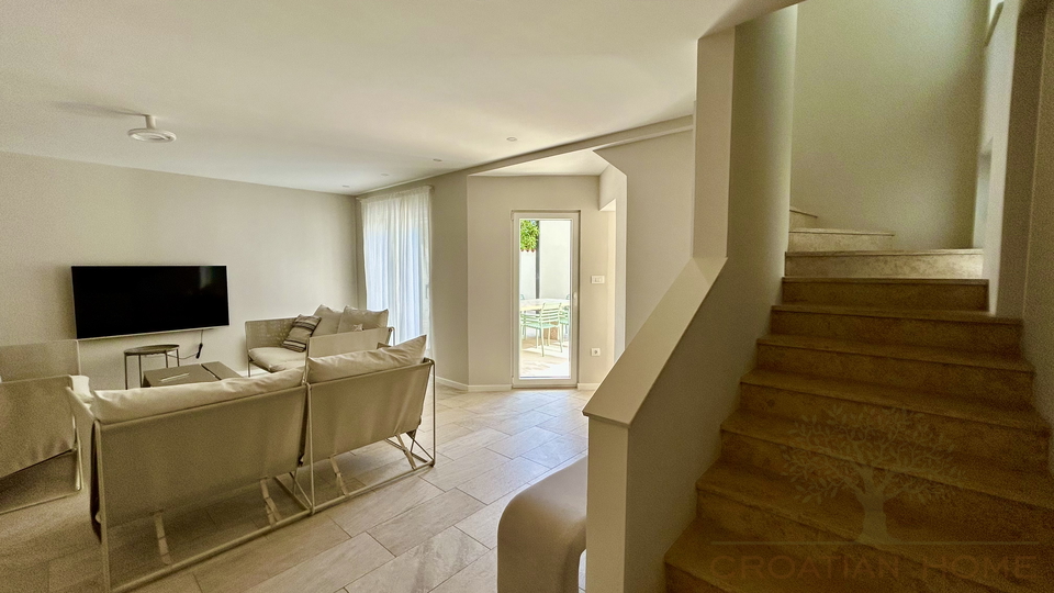 HAUS MIT SALZWASSERPOOL NUR 5 KM VON NOVIGRAD
