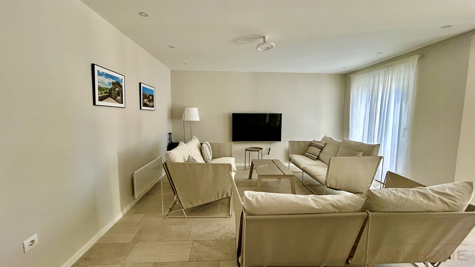 HAUS MIT SALZWASSERPOOL NUR 5 KM VON NOVIGRAD