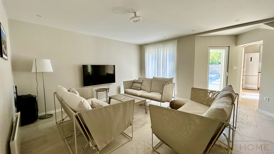 HAUS MIT SALZWASSERPOOL NUR 5 KM VON NOVIGRAD