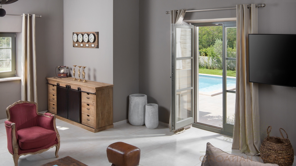 TRAUMVILLA MIT 45 M2 BEHEIZTEM POOL