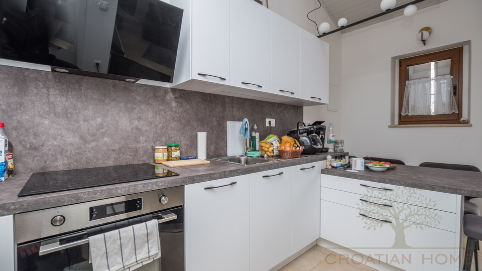 MEDITERRANE VILLA MIT EINLIEGERWOHNUNG UND POOL