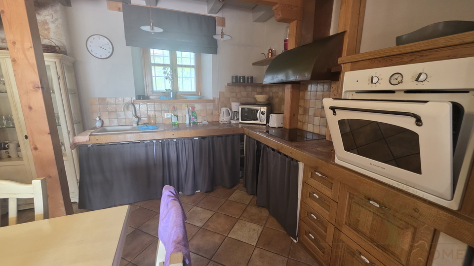 WUNDERSCH&Ouml;NE STEINVILLA MIT POOL UND KLEINER MEERBLICK