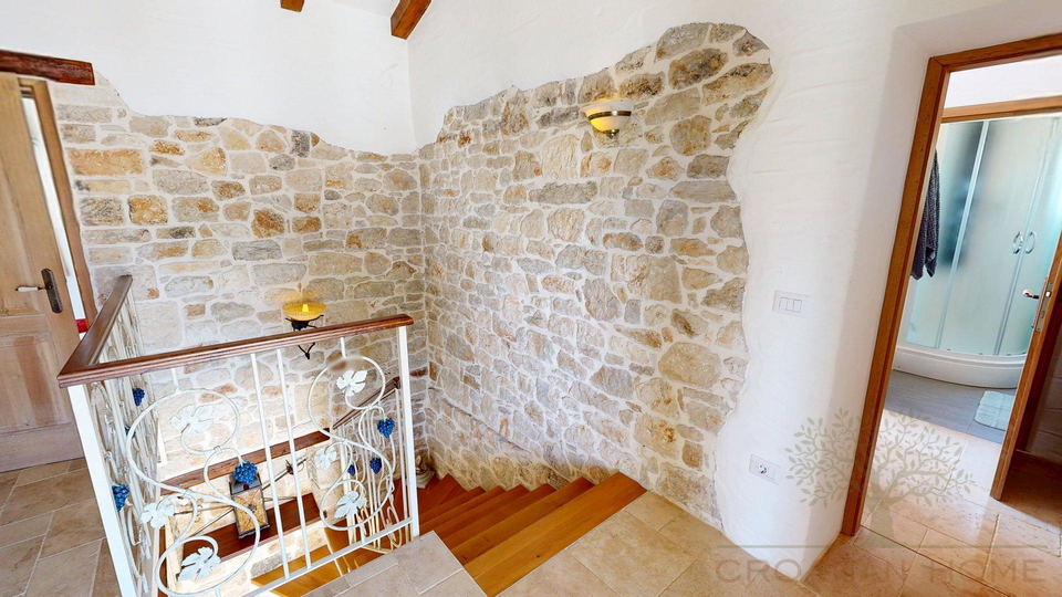 Haupthaus mit Einliegerhaus&comma; Pool&comma; Solaranlage und Fussbodenheizung nur 7 km vom Meer bei Porec mit Meerblick