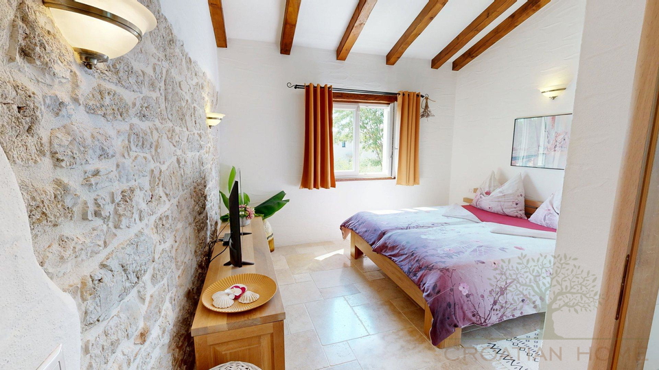 Haupthaus mit Einliegerhaus&comma; Pool&comma; Solaranlage und Fussbodenheizung nur 7 km vom Meer bei Porec mit Meerblick
