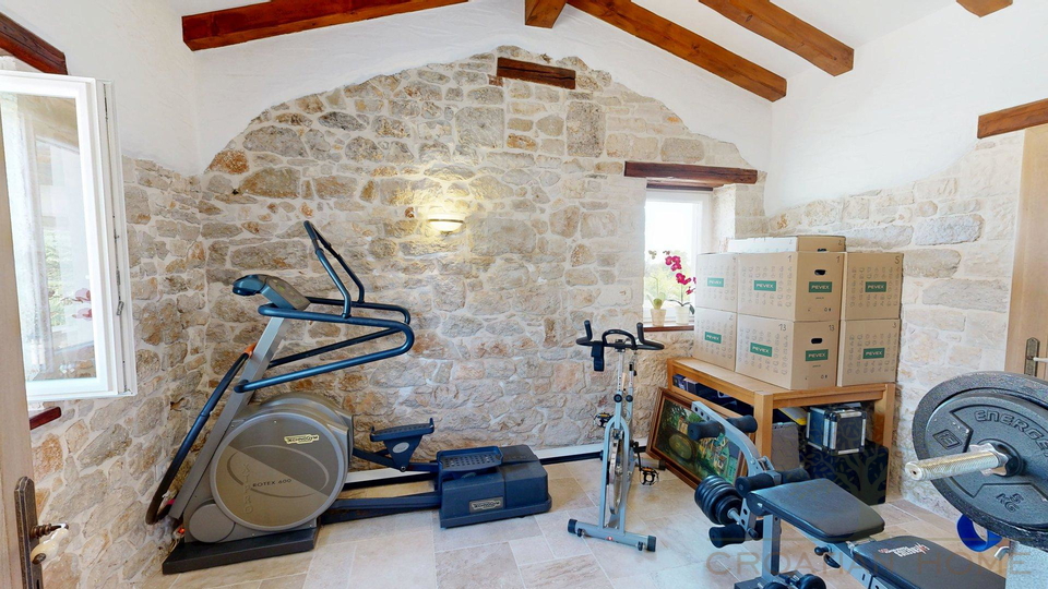 Haupthaus mit Einliegerhaus&comma; Pool&comma; Solaranlage und Fussbodenheizung nur 7 km vom Meer bei Porec mit Meerblick
