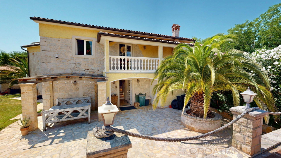 Haupthaus mit Einliegerhaus&comma; Pool&comma; Solaranlage und Fussbodenheizung nur 7 km vom Meer bei Porec mit Meerblick