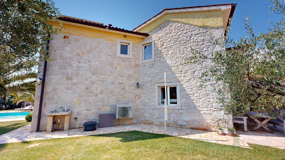 Haupthaus mit Einliegerhaus&comma; Pool&comma; Solaranlage und Fussbodenheizung nur 7 km vom Meer bei Porec mit Meerblick