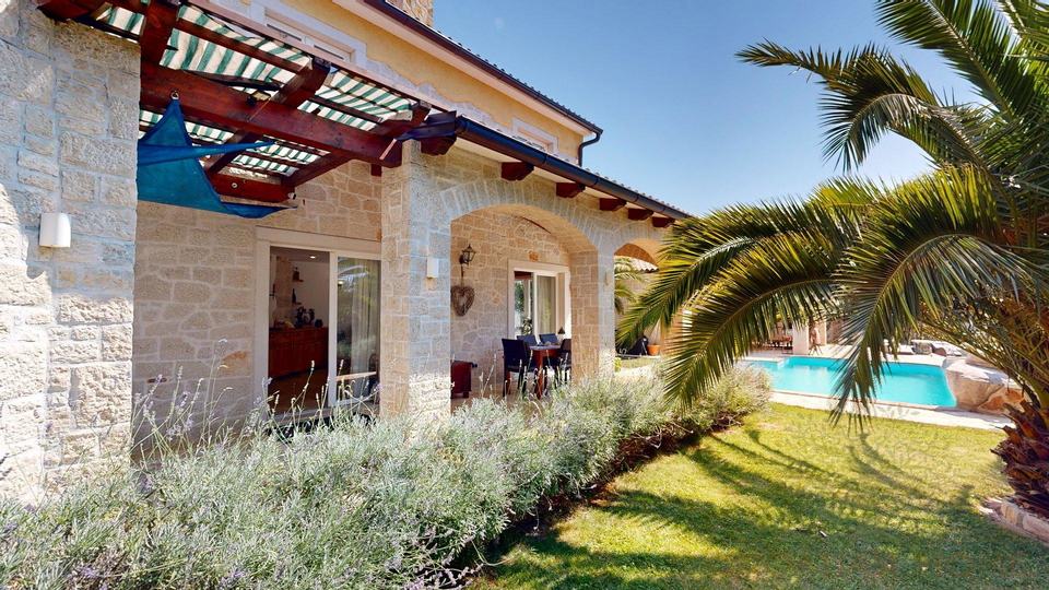 Haupthaus mit Einliegerhaus&comma; Pool&comma; Solaranlage und Fussbodenheizung nur 7 km vom Meer bei Porec mit Meerblick
