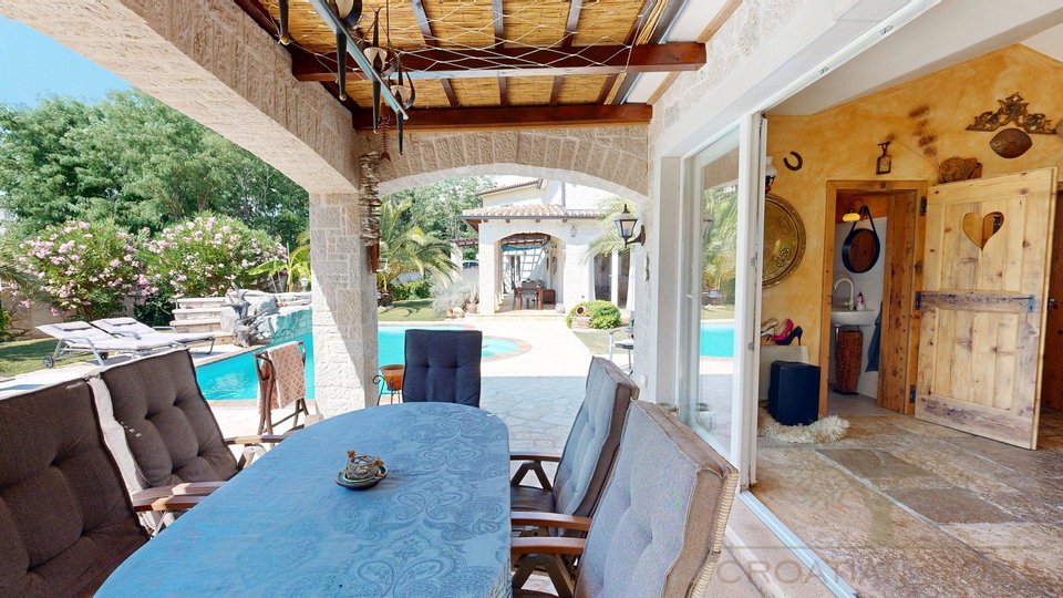 Haupthaus mit Einliegerhaus&comma; Pool&comma; Solaranlage und Fussbodenheizung nur 7 km vom Meer bei Porec mit Meerblick